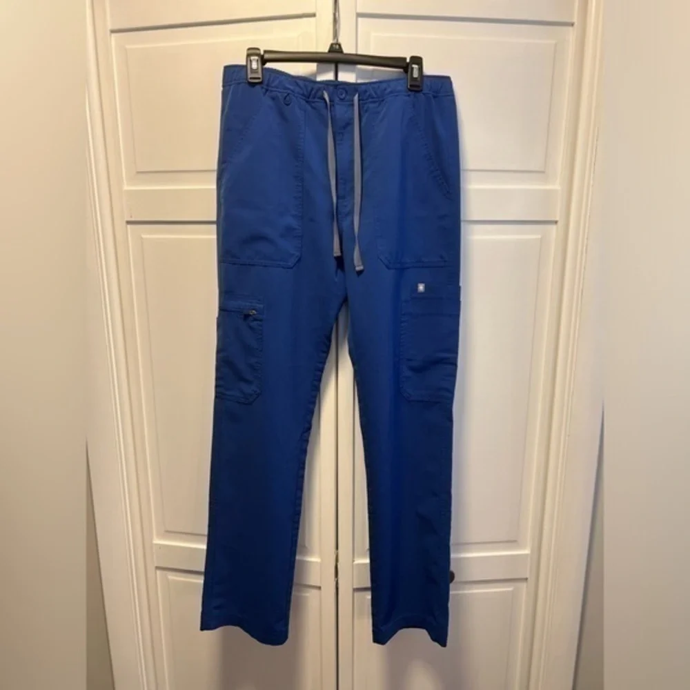 Men’s Figs Cairo Cargo Scrub Pants Size Men’s Medium Color Royal Blue